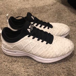 APL running shoe/lifting
